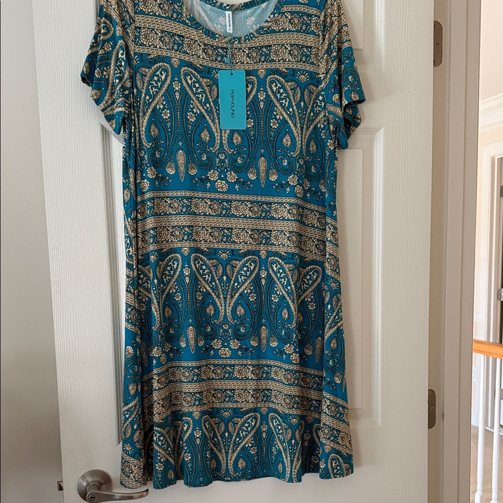 Chic Paisley Midi Dress in Teal and Gold